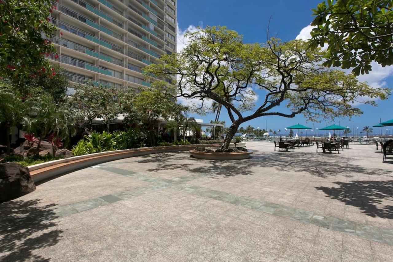 Ilikai Apt 302 - Spacious Studio With Stunning Ocean & Harbor Views Honolulu Buitenkant foto